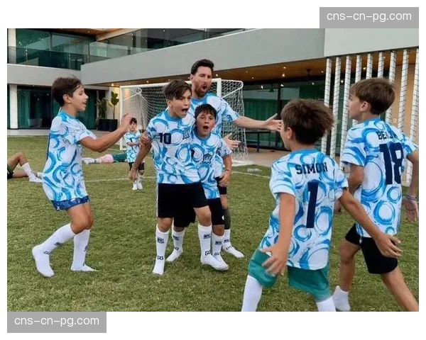 “街头足球挑战赛”在伦敦举办，组织者称其自由风格正反哺职业青训的创造力