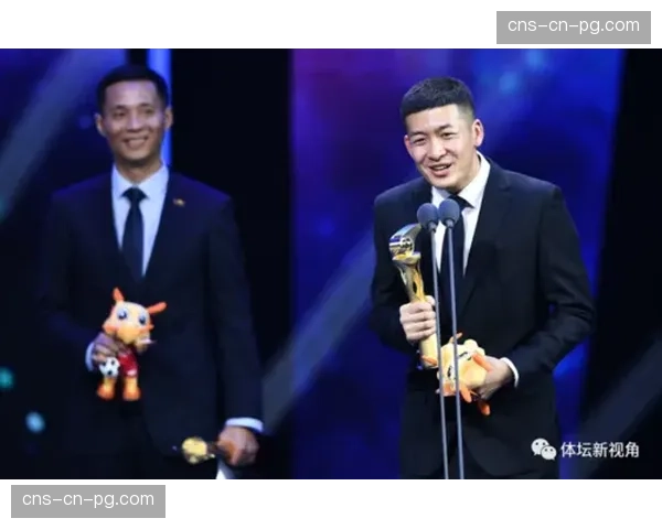 法国足协与裁判委员会开会,研讨下赛季可能引入的“蓝牌”制度 法国足协与裁判委员会开会,研讨下赛季可能引入的“蓝牌”制度