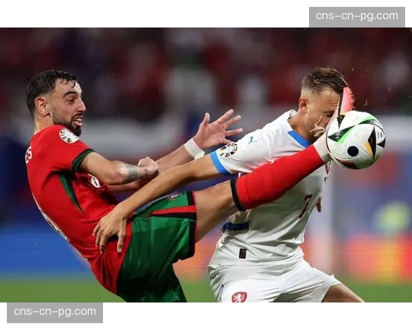 镜头聚焦：看台上观战的国家队主帅们，考察欧洲杯前球员状态